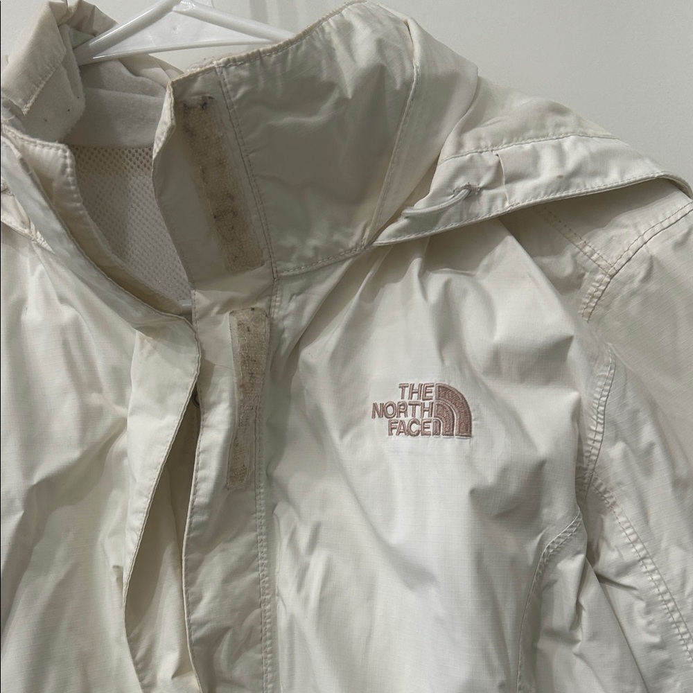 The North Face Women's White Jacket - Picture 3 of 3